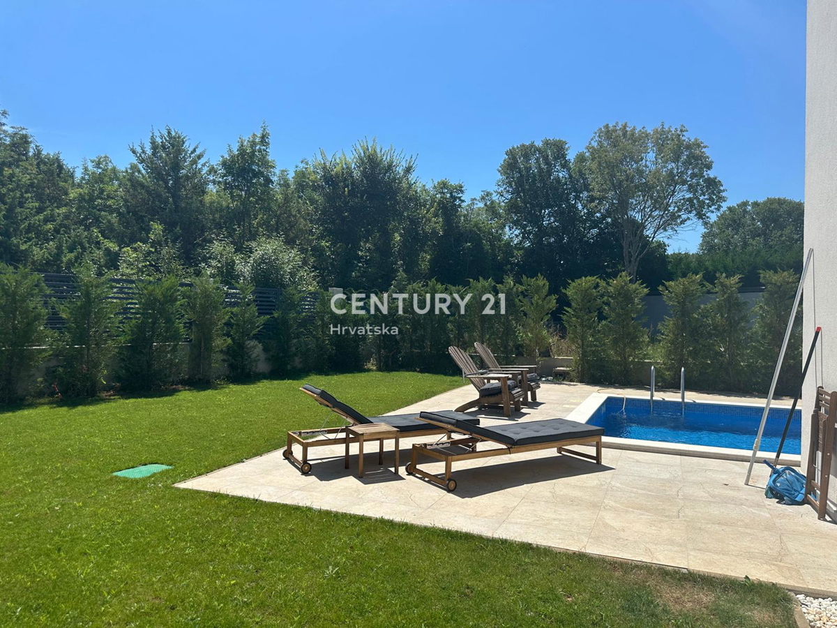ROVINJSKO SELO, VENDESI BELLA DOPPIA VILLA NUOVA COSTRUZIONE CON PISCINA