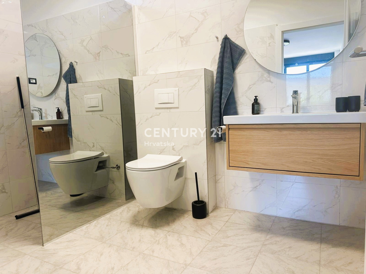 ROVINJSKO SELO, VENDESI BELLA DOPPIA VILLA NUOVA COSTRUZIONE CON PISCINA