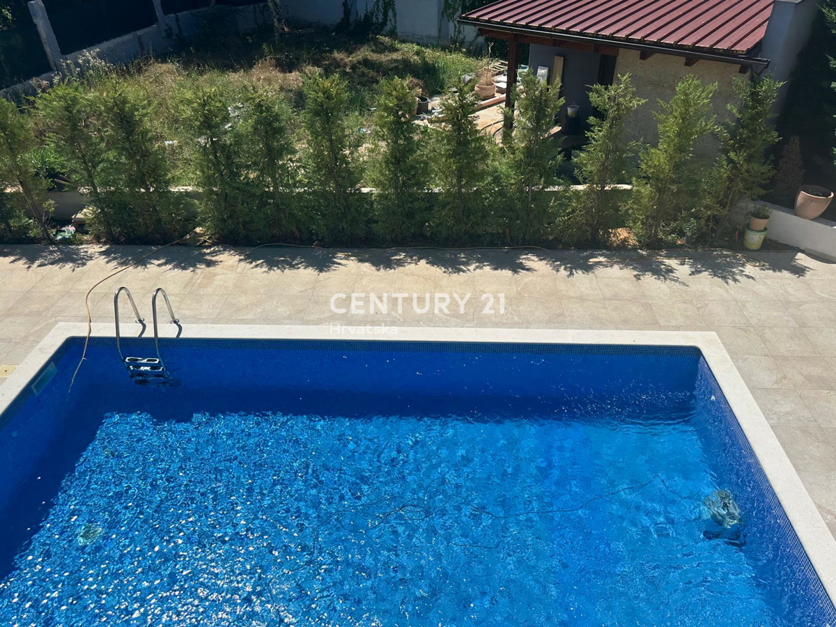 ROVINJSKO SELO, VENDESI BELLA DOPPIA VILLA NUOVA COSTRUZIONE CON PISCINA