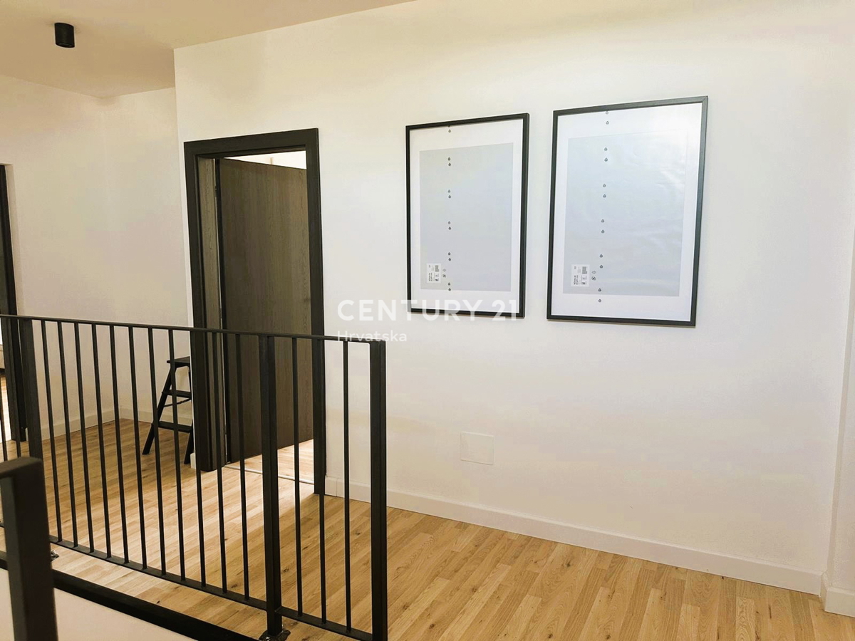 ROVINJSKO SELO, VENDESI BELLA DOPPIA VILLA NUOVA COSTRUZIONE CON PISCINA