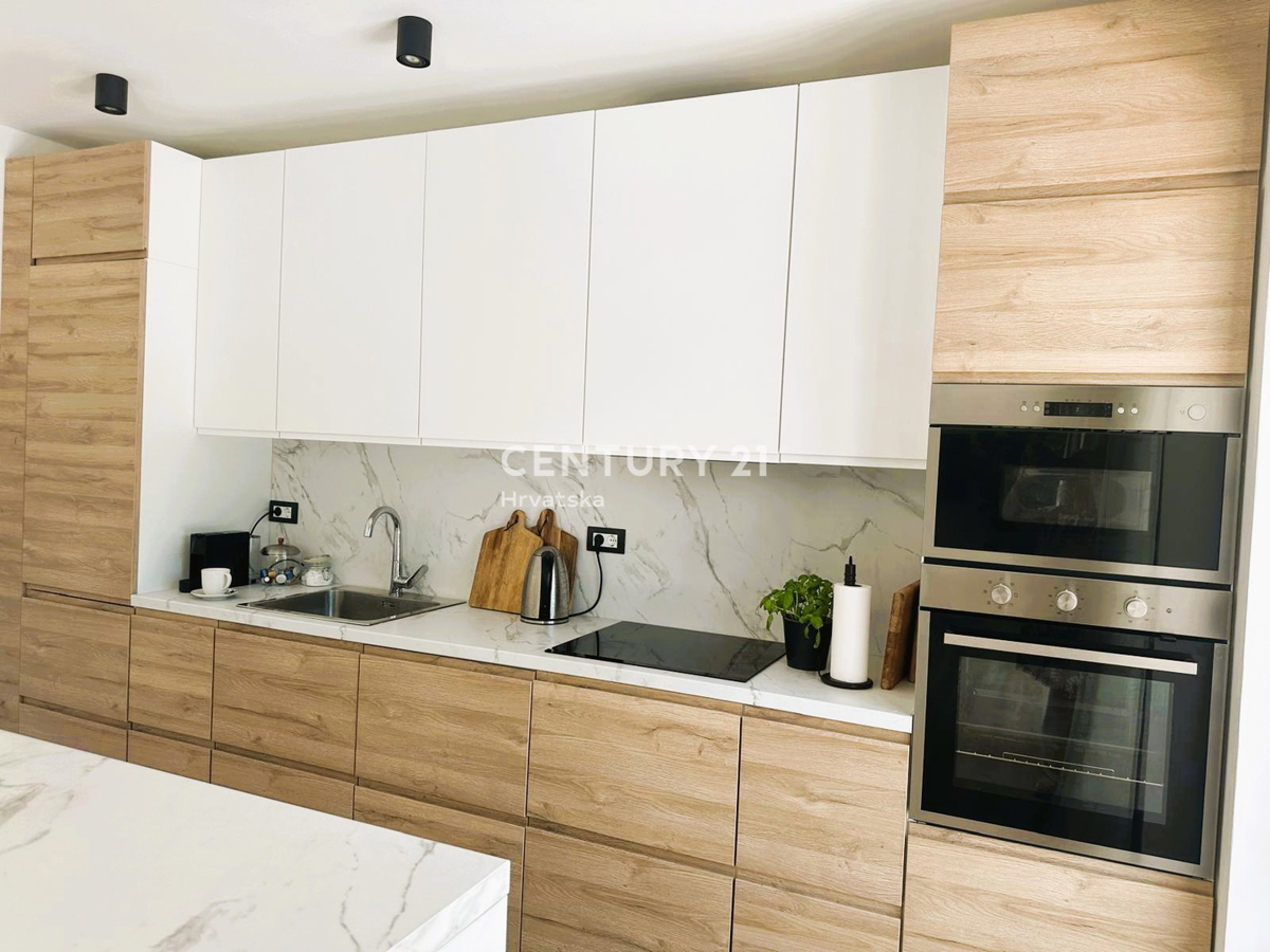 ROVINJSKO SELO, VENDESI BELLA DOPPIA VILLA NUOVA COSTRUZIONE CON PISCINA