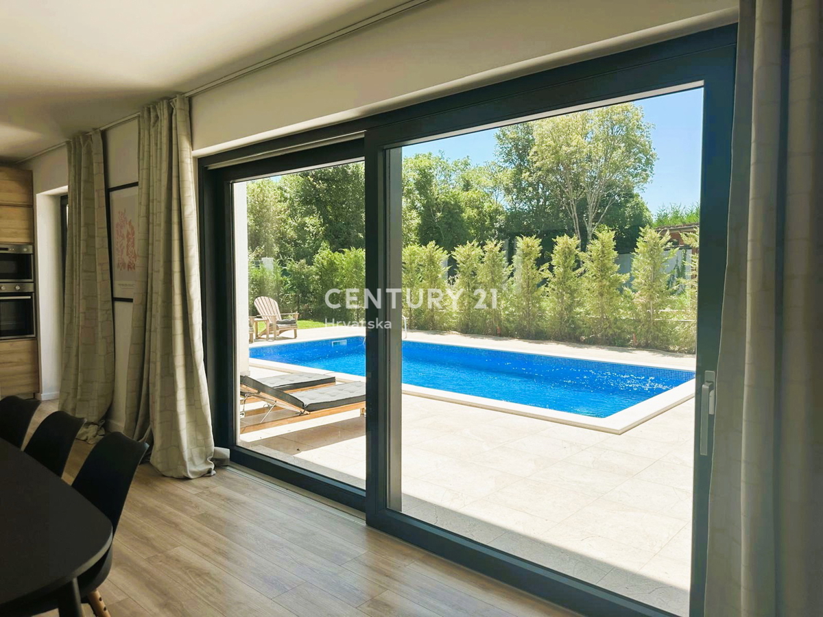 ROVINJSKO SELO, VENDESI BELLA DOPPIA VILLA NUOVA COSTRUZIONE CON PISCINA