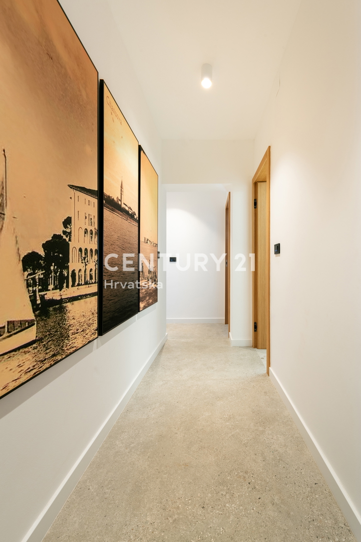 VABRIGA, IN VENDITA APPARTAMENTO COMPLETAMENTE ARREDATO AL PIANO TERRA CON PISCINA E VISTA MARE