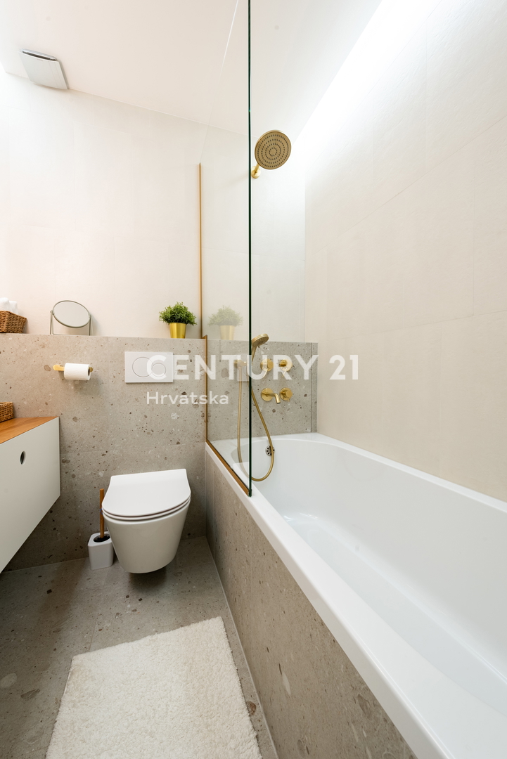 VABRIGA, IN VENDITA APPARTAMENTO COMPLETAMENTE ARREDATO AL PIANO TERRA CON PISCINA E VISTA MARE