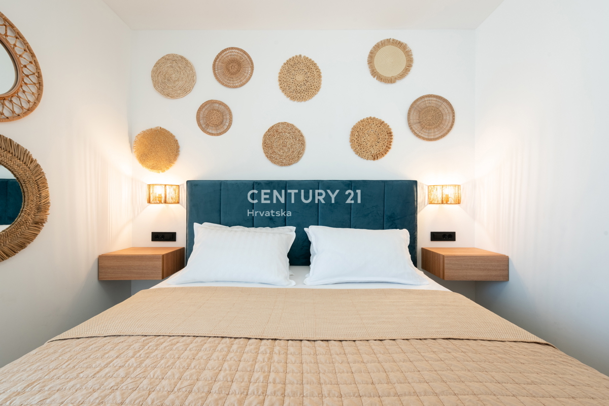 VABRIGA, IN VENDITA APPARTAMENTO COMPLETAMENTE ARREDATO AL PIANO TERRA CON PISCINA E VISTA MARE