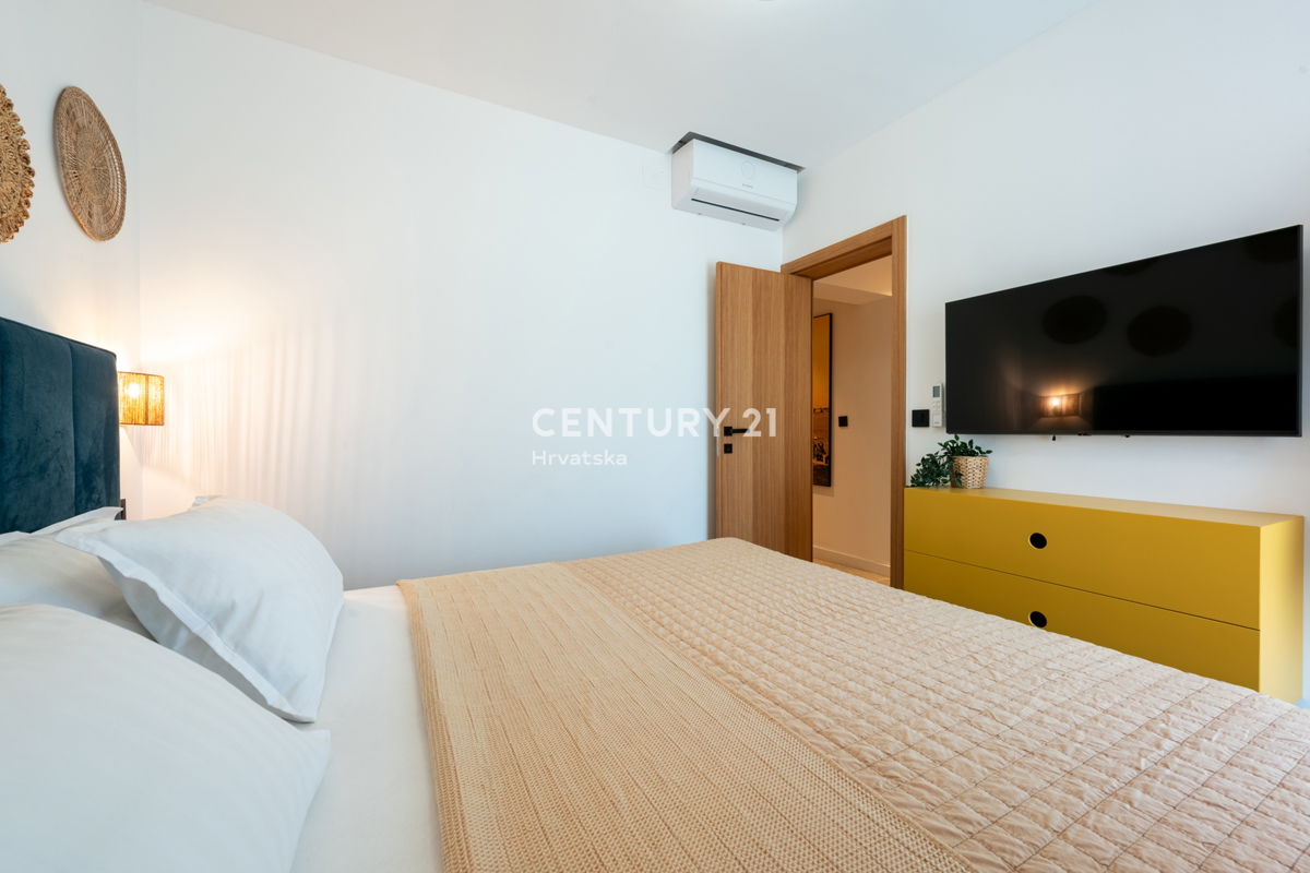 VABRIGA, IN VENDITA APPARTAMENTO COMPLETAMENTE ARREDATO AL PIANO TERRA CON PISCINA E VISTA MARE