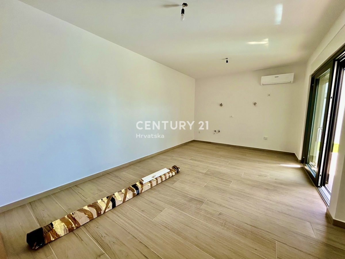 UMAG, DINTORNI, NUOVO APPARTAMENTO A SOLI 300 METRI DALLA SPIAGGIA E DAL MARE