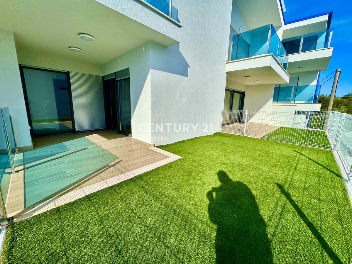 UMAG, DINTORNI, NUOVO APPARTAMENTO A SOLI 300 METRI DALLA SPIAGGIA E DAL MARE