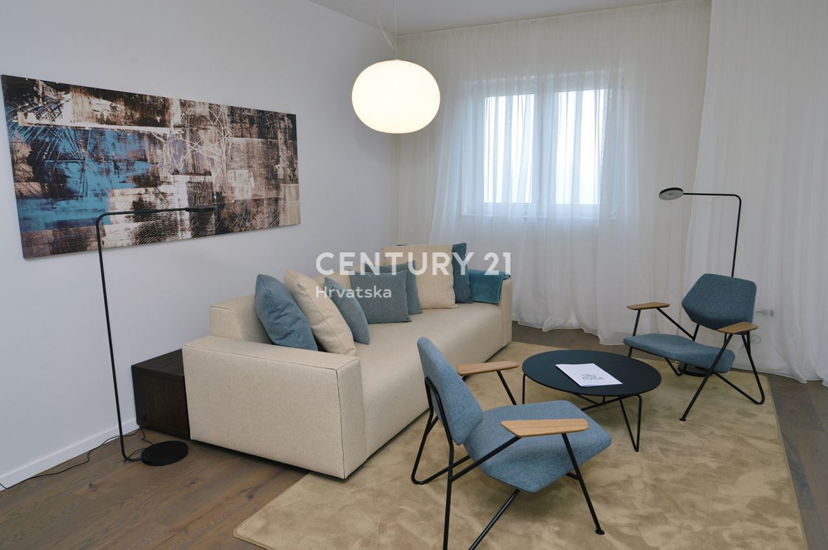 OPATIJA, LOVRAN, APPARTAMENTO SU DUE LIVELLI, VISTA PANORAMICA SUL MARE, 100 M DALLA SPIAGGIA E 800 M DAL CENTRO STORICO DELLA CITTÀ