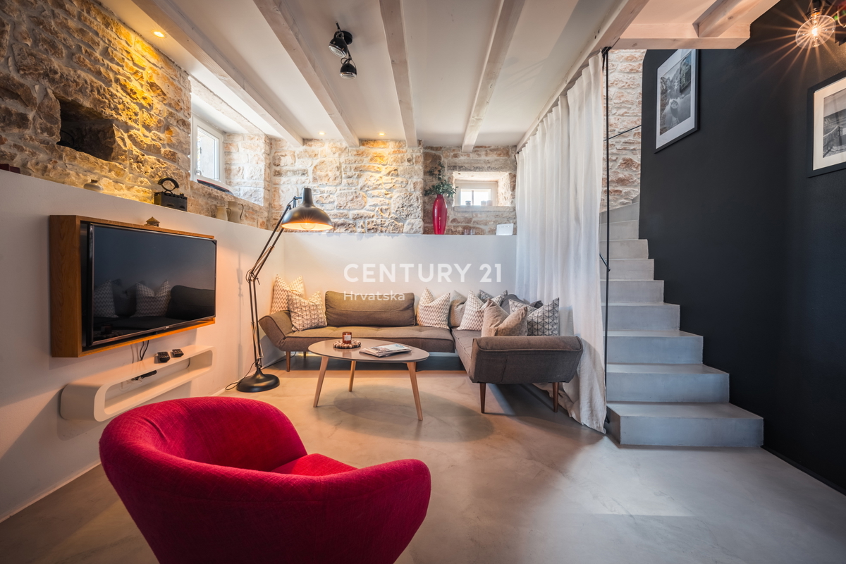 ROVINJ, IN VENDITA BELLA VILLA IN PIETRA RISTRUTTURATA