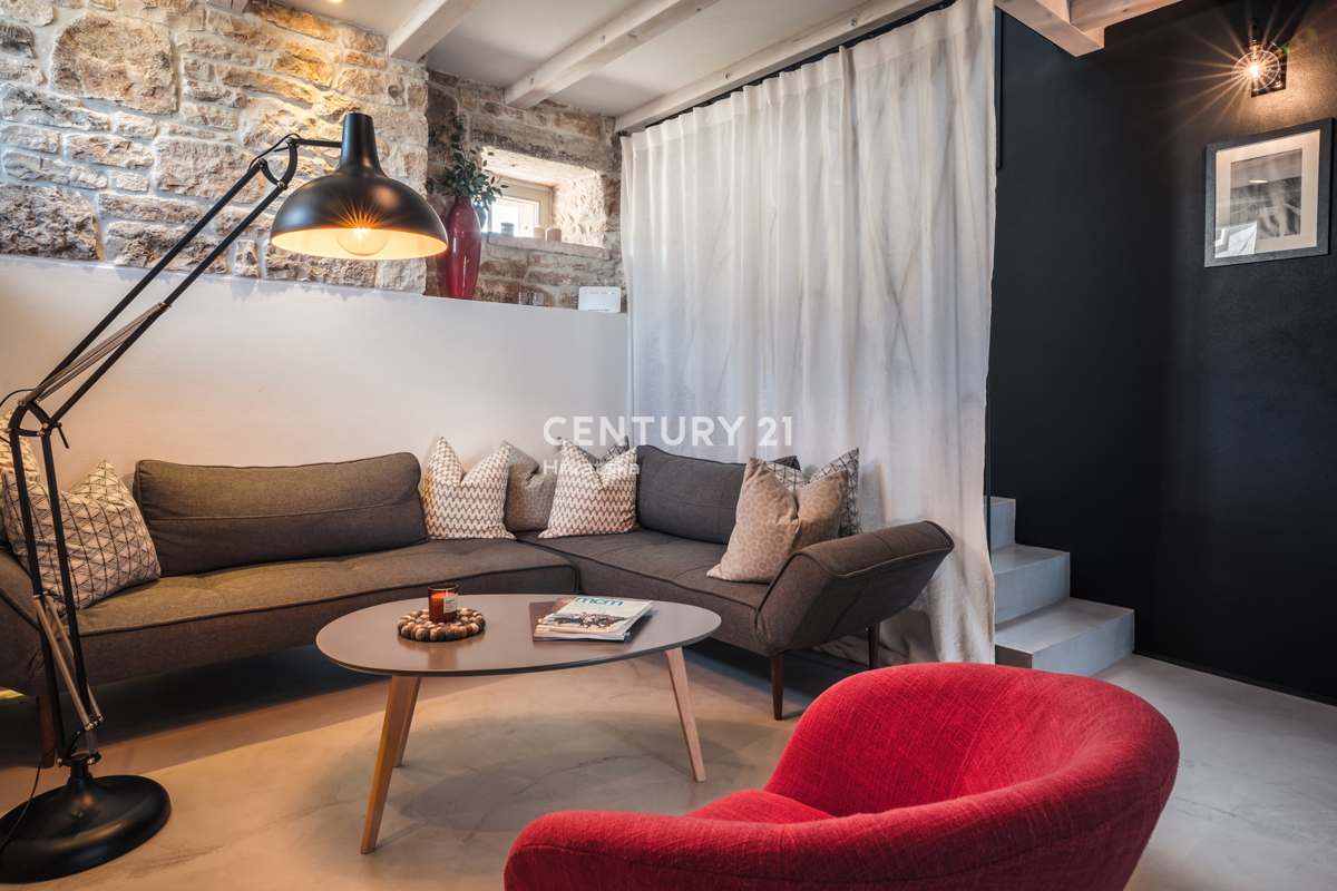 ROVINJ, IN VENDITA BELLA VILLA IN PIETRA RISTRUTTURATA