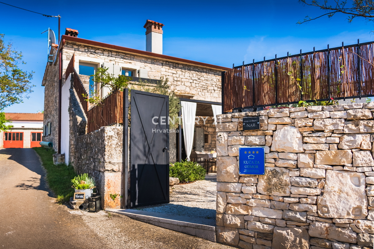 ROVINJ, IN VENDITA BELLA VILLA IN PIETRA RISTRUTTURATA