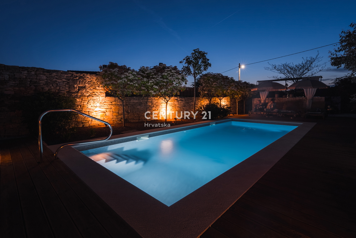 ROVINJ, IN VENDITA BELLA VILLA IN PIETRA RISTRUTTURATA