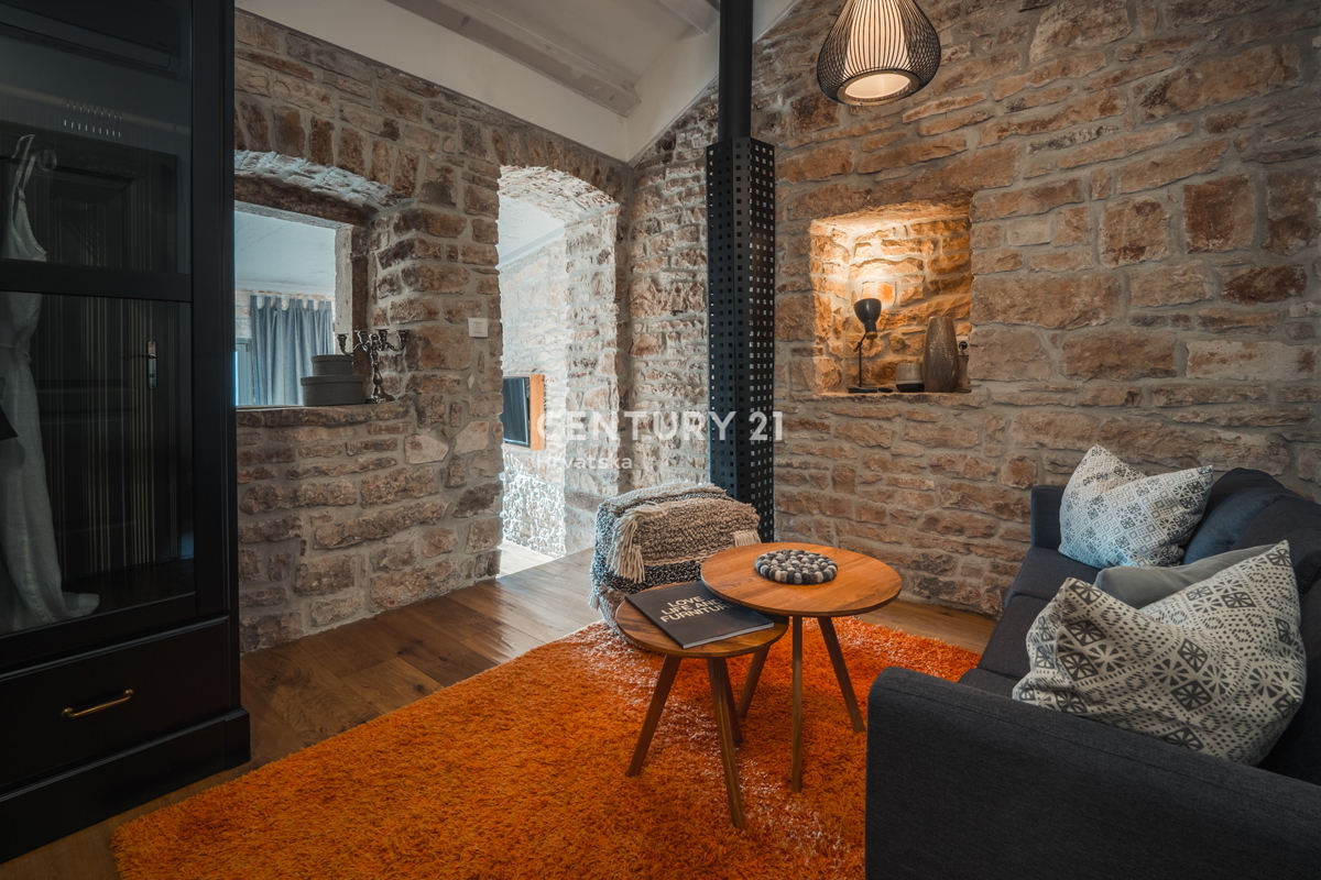 ROVINJ, IN VENDITA BELLA VILLA IN PIETRA RISTRUTTURATA