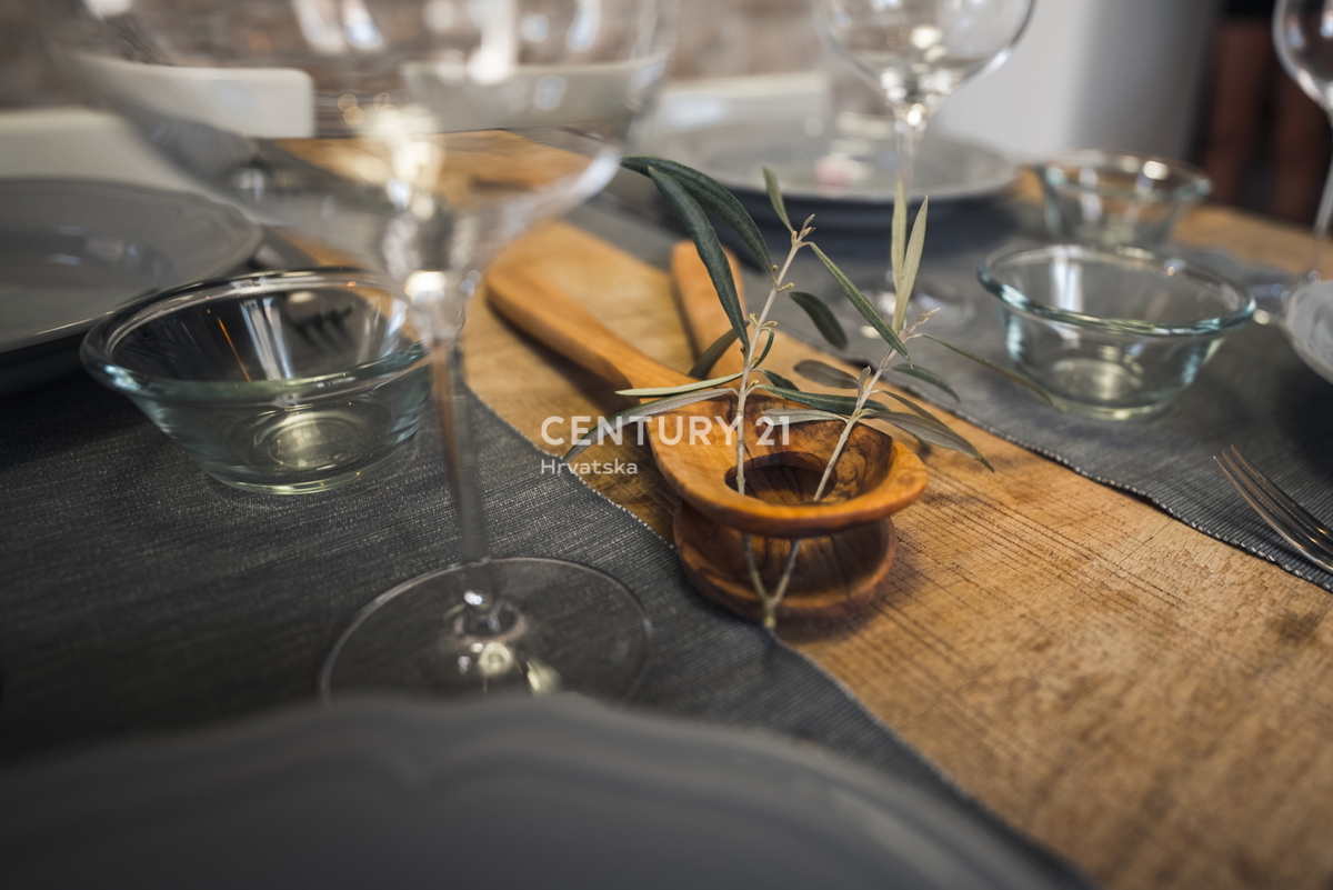 ROVINJ, IN VENDITA BELLA VILLA IN PIETRA RISTRUTTURATA