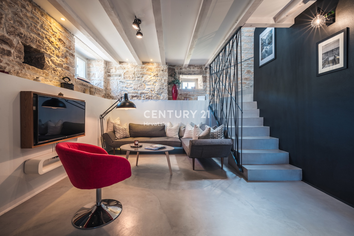 ROVINJ, IN VENDITA BELLA VILLA IN PIETRA RISTRUTTURATA