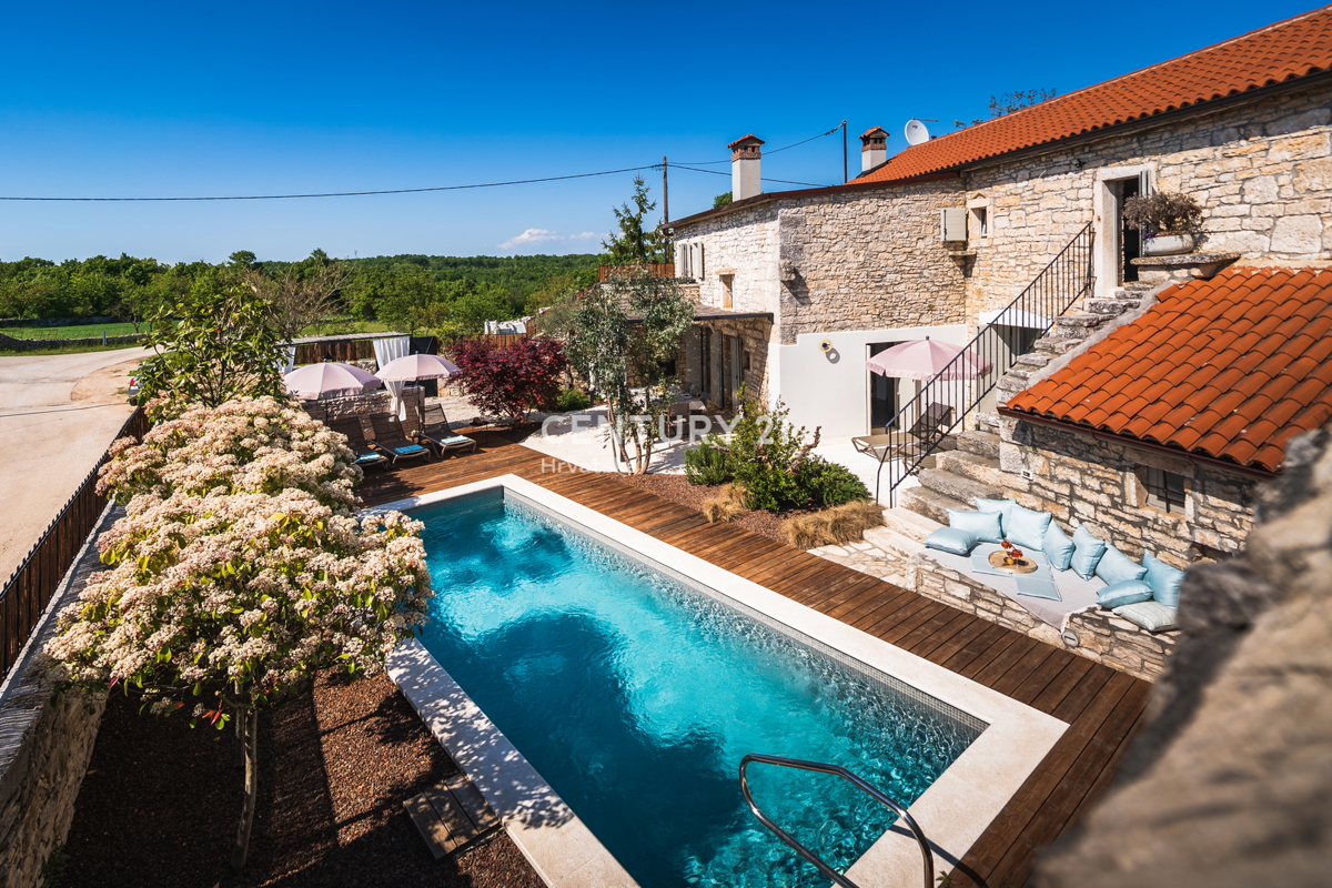 ROVINJ, IN VENDITA BELLA VILLA IN PIETRA RISTRUTTURATA