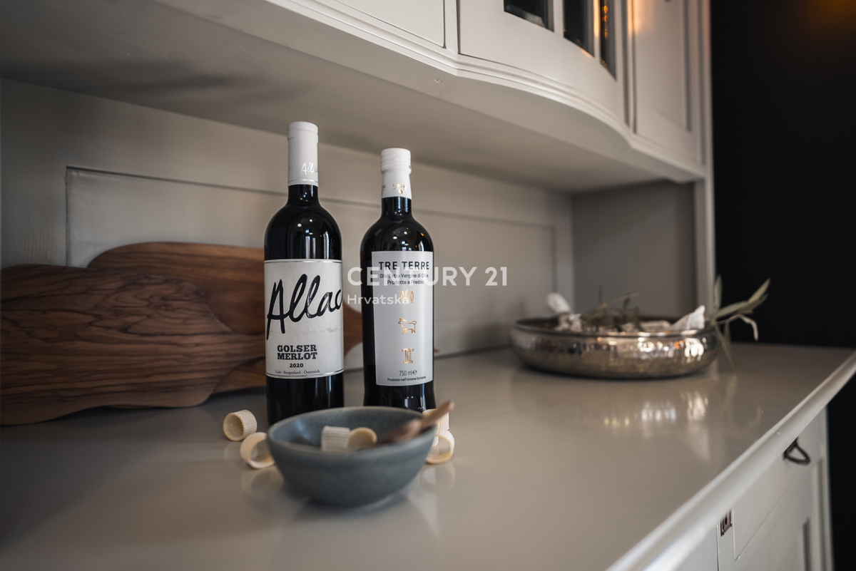 ROVINJ, IN VENDITA BELLA VILLA IN PIETRA RISTRUTTURATA