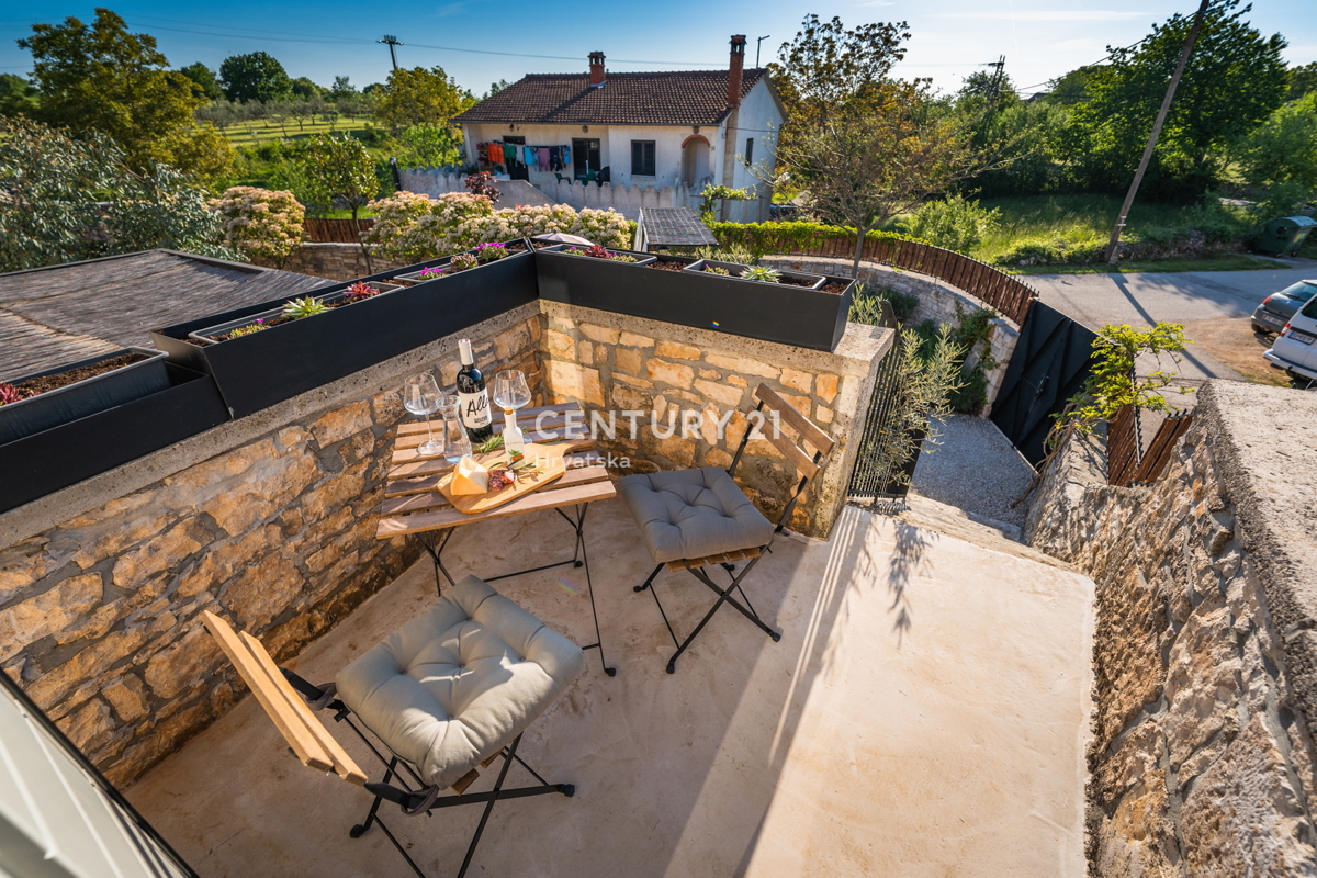 ROVINJ, IN VENDITA BELLA VILLA IN PIETRA RISTRUTTURATA