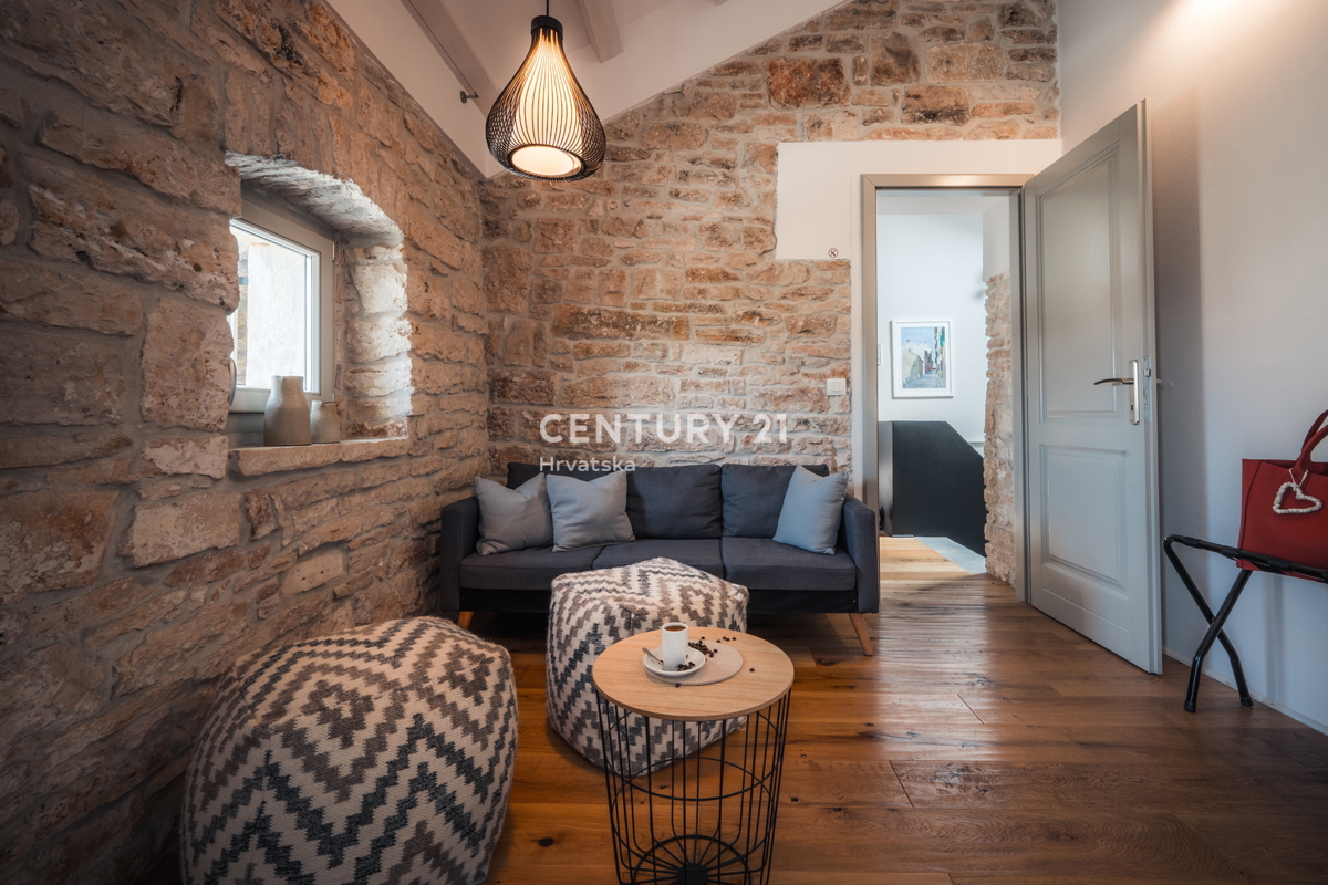 ROVINJ, IN VENDITA BELLA VILLA IN PIETRA RISTRUTTURATA