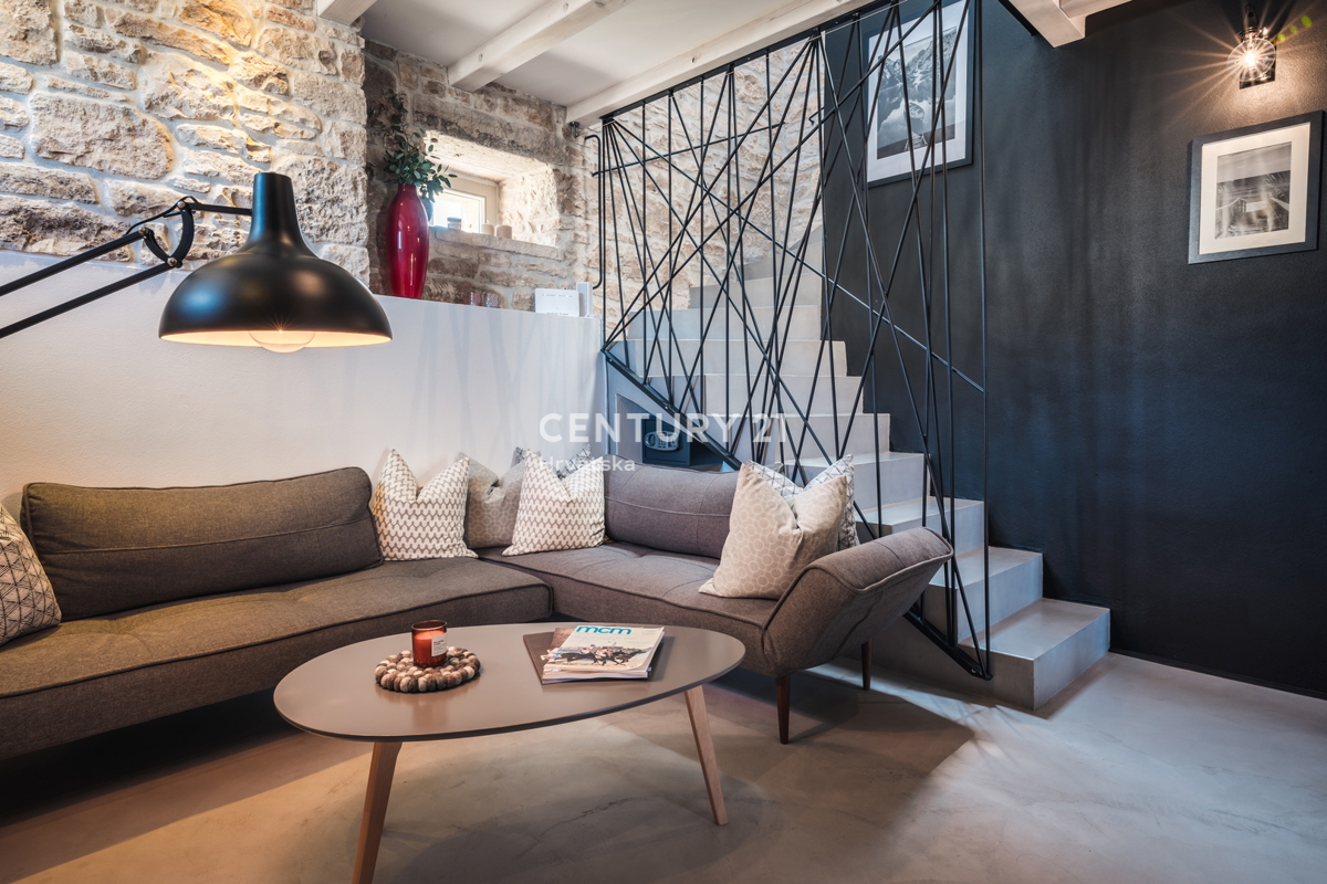 ROVINJ, IN VENDITA BELLA VILLA IN PIETRA RISTRUTTURATA