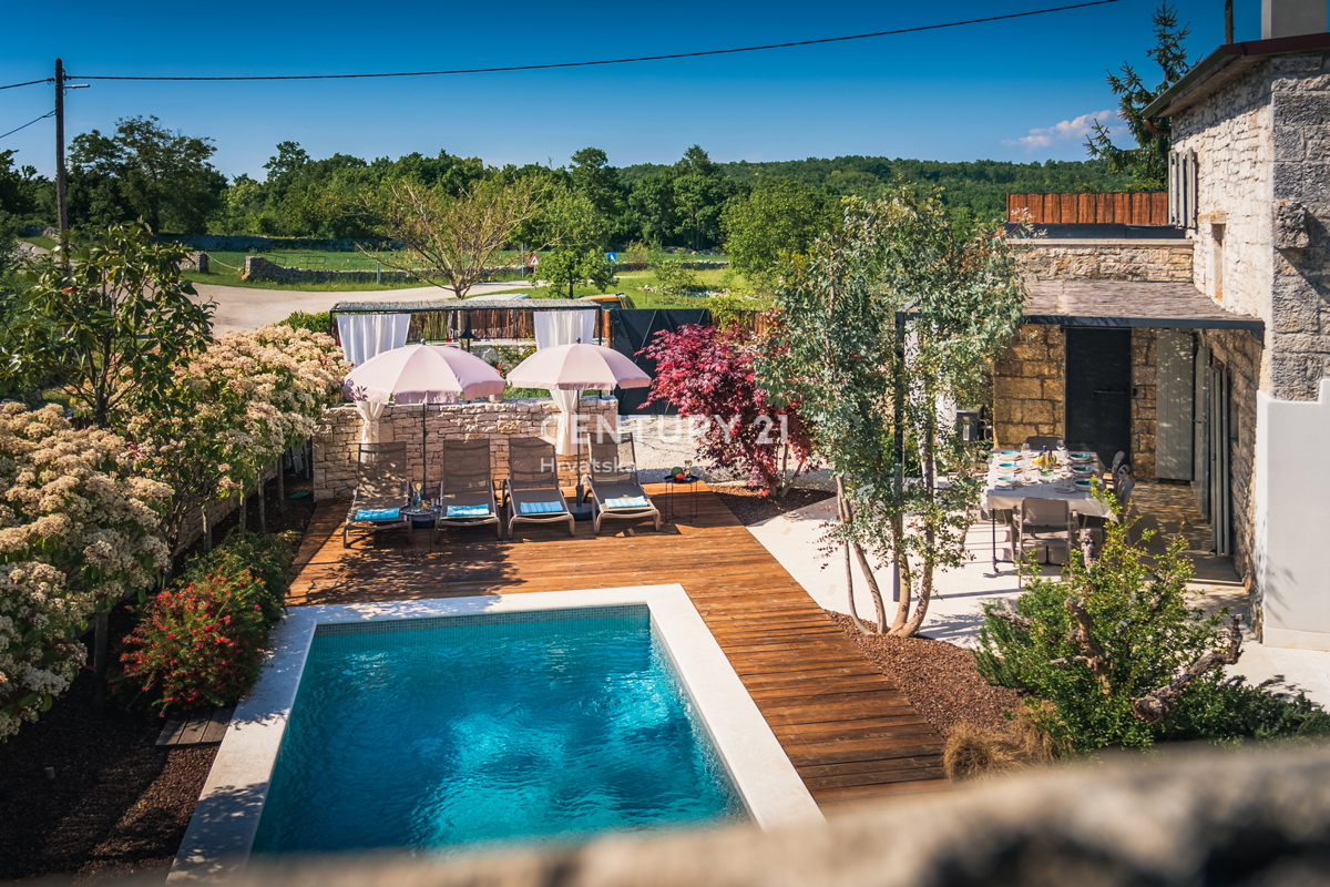 ROVINJ, IN VENDITA BELLA VILLA IN PIETRA RISTRUTTURATA