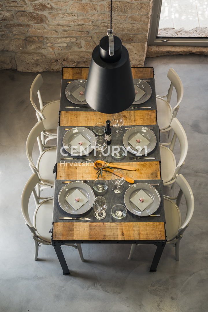 ROVINJ, IN VENDITA BELLA VILLA IN PIETRA RISTRUTTURATA