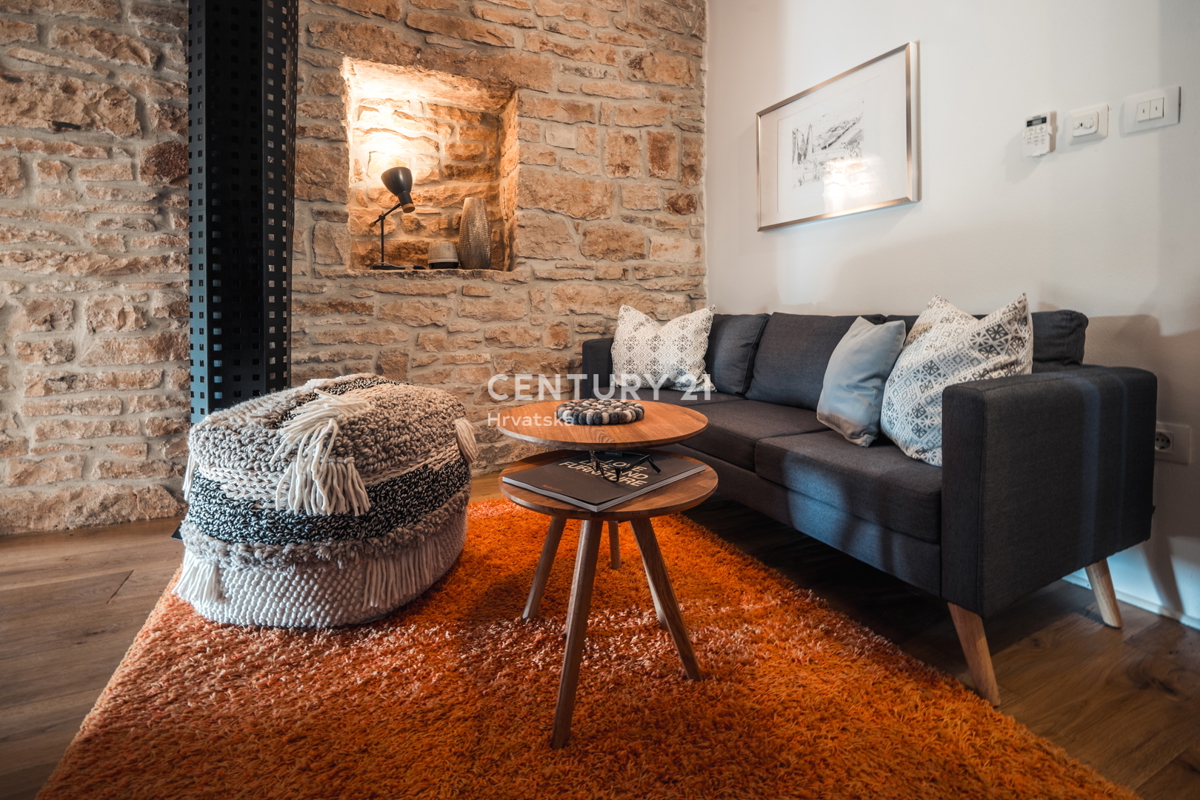 ROVINJ, IN VENDITA BELLA VILLA IN PIETRA RISTRUTTURATA