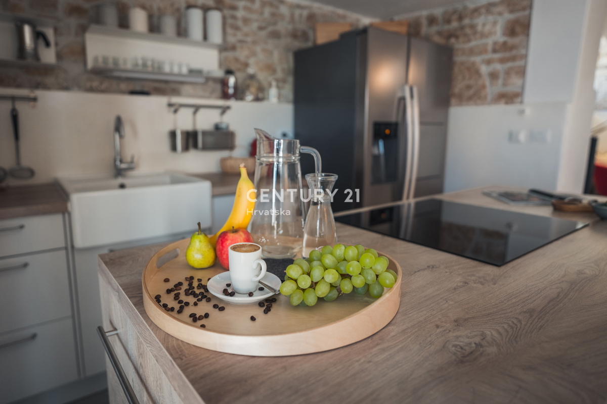 ROVINJ, IN VENDITA BELLA VILLA IN PIETRA RISTRUTTURATA