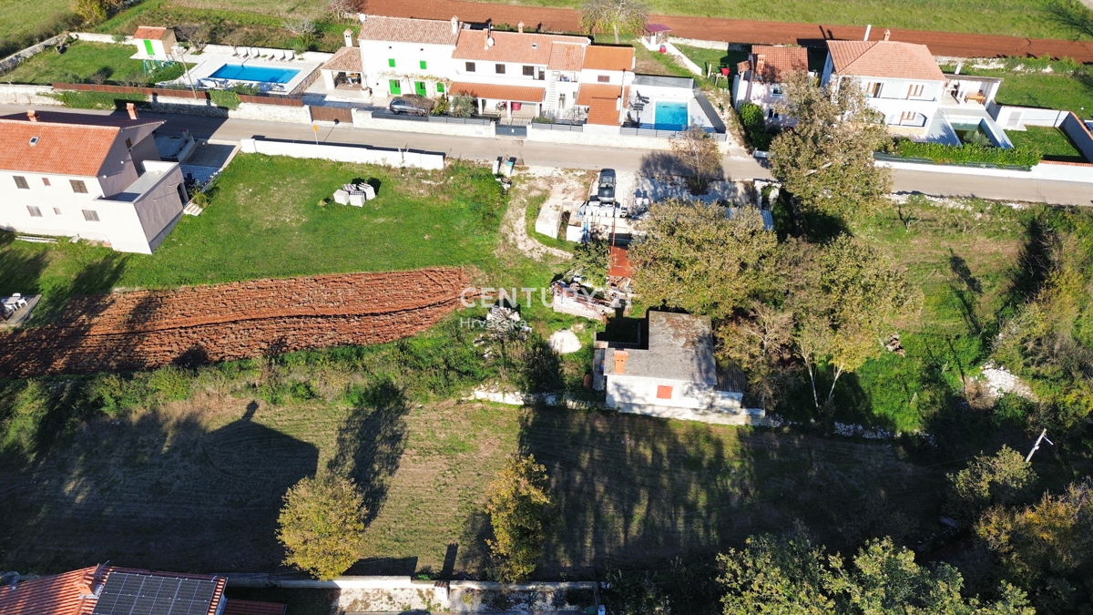 SVETVINČENAT, 6 KM, TERRENO CON PERMESSO DI COSTRUIRE DEFINITIVO