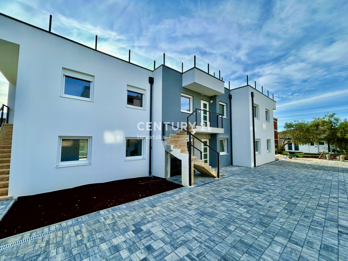 UMAG, NUOVA COSTRUZIONE, APPARTAMENTO AL PIANO TERRA CON GIARDINO A SOLI 400 METRI DALLA SPIAGGIA