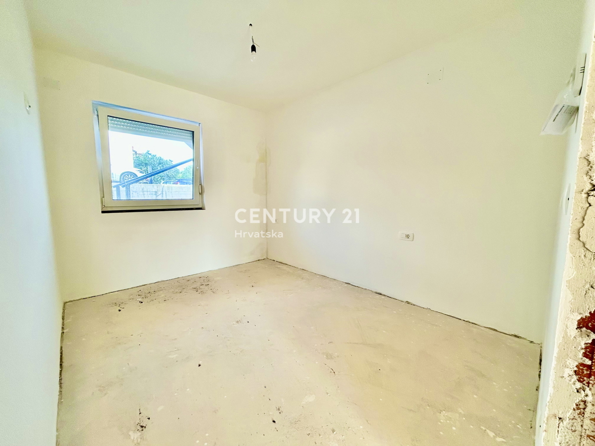 UMAG, NUOVA COSTRUZIONE, APPARTAMENTO AL PIANO TERRA CON GIARDINO A SOLI 400 METRI DALLA SPIAGGIA