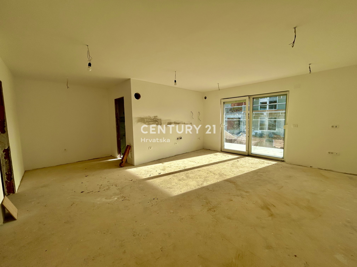 UMAG, NUOVA COSTRUZIONE, APPARTAMENTO AL PIANO TERRA CON GIARDINO A SOLI 400 METRI DALLA SPIAGGIA