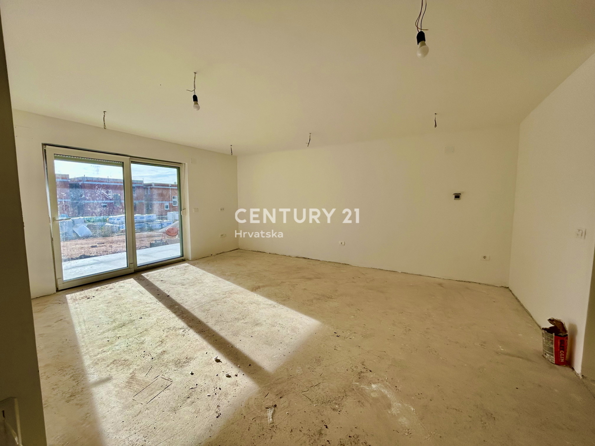 UMAG, NUOVA COSTRUZIONE, APPARTAMENTO AL PIANO TERRA CON GIARDINO A SOLI 400 METRI DALLA SPIAGGIA