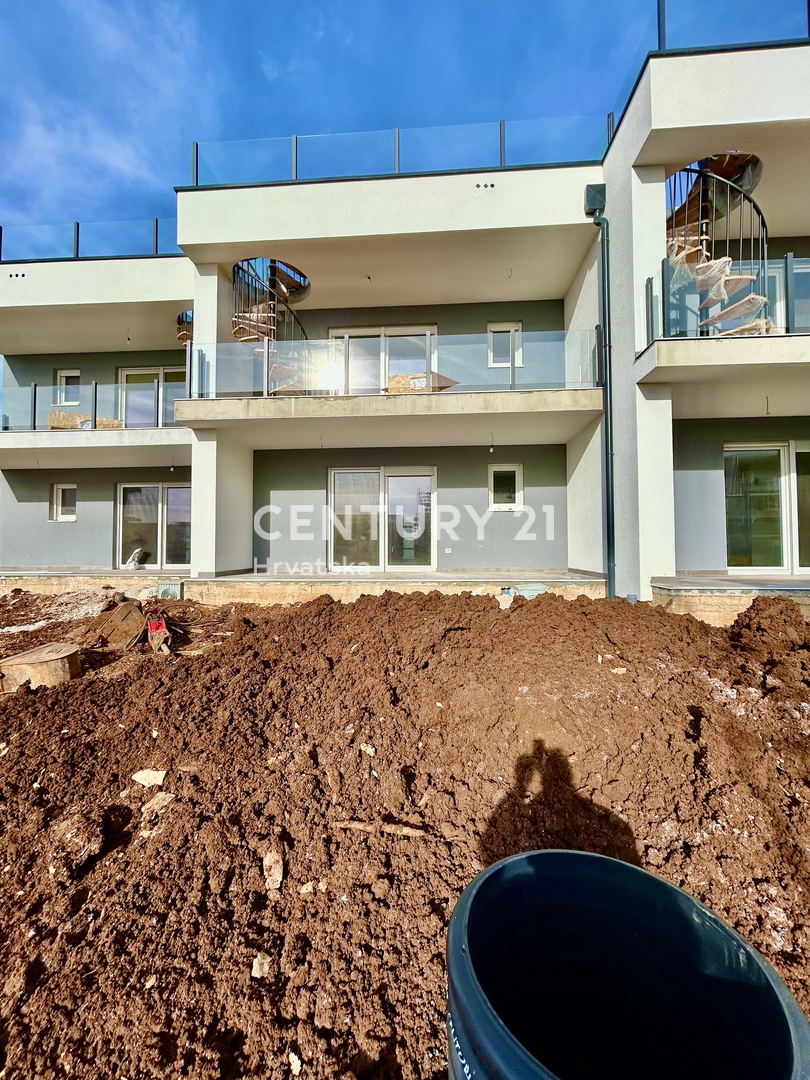 UMAG, NUOVA COSTRUZIONE, APPARTAMENTO AL PIANO TERRA CON GIARDINO A SOLI 400 METRI DALLA SPIAGGIA