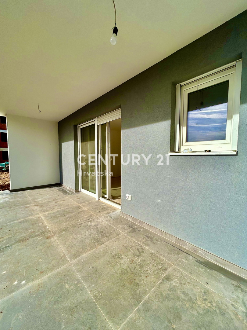 UMAG, NUOVA COSTRUZIONE, APPARTAMENTO AL PIANO TERRA CON GIARDINO A SOLI 400 METRI DALLA SPIAGGIA