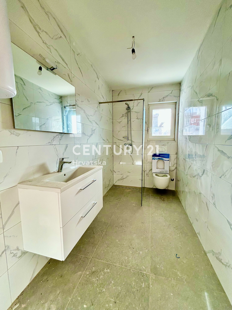 UMAG, NUOVA COSTRUZIONE, APPARTAMENTO AL PIANO TERRA CON GIARDINO A SOLI 400 METRI DALLA SPIAGGIA