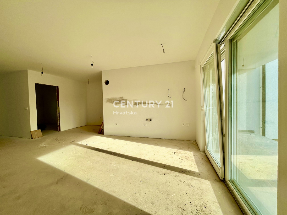 UMAG, NUOVA COSTRUZIONE, APPARTAMENTO AL PIANO TERRA CON GIARDINO A SOLI 400 METRI DALLA SPIAGGIA