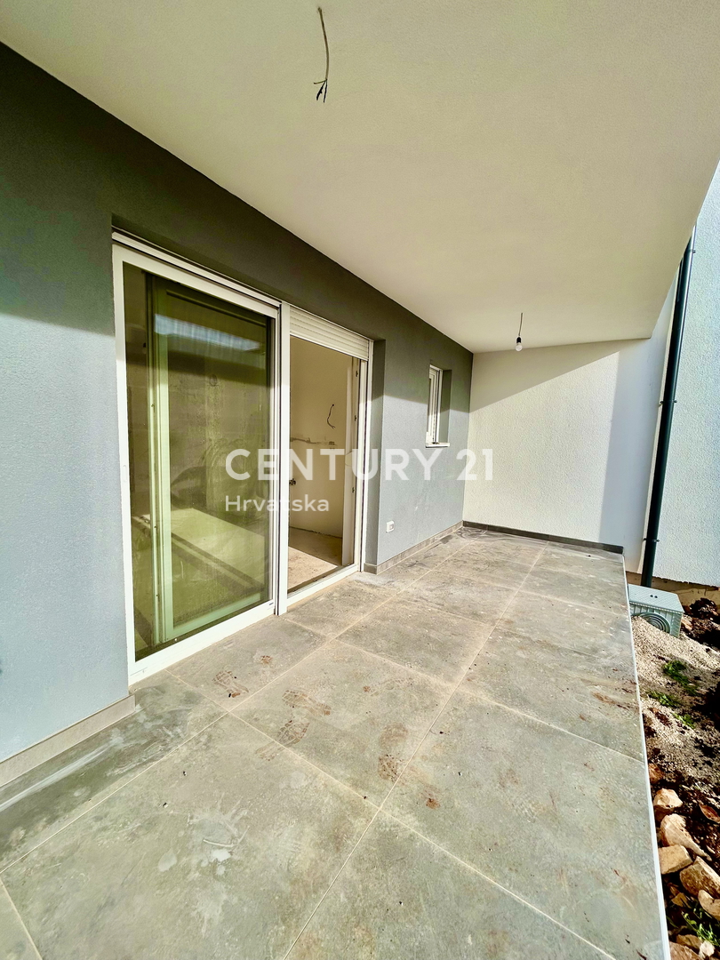 UMAG, NUOVA COSTRUZIONE, APPARTAMENTO AL PIANO TERRA CON GIARDINO A SOLI 400 METRI DALLA SPIAGGIA