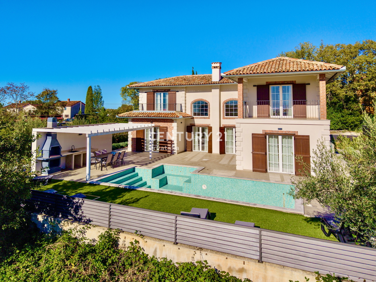 POREČ, DINTORNI, VILLA ECCELLENTE IN OTTIMA POSIZIONE