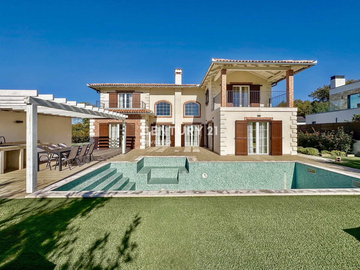 POREČ, DINTORNI, VILLA ECCELLENTE IN OTTIMA POSIZIONE