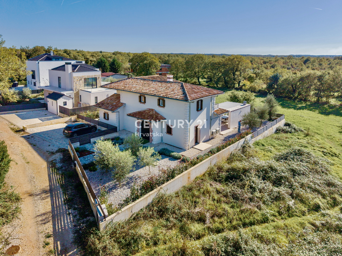 POREČ, DINTORNI, VILLA ECCELLENTE IN OTTIMA POSIZIONE
