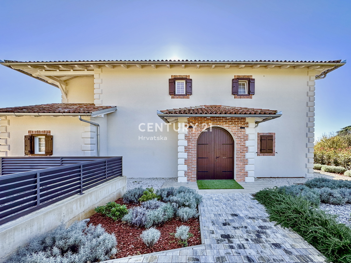 POREČ, DINTORNI, VILLA ECCELLENTE IN OTTIMA POSIZIONE