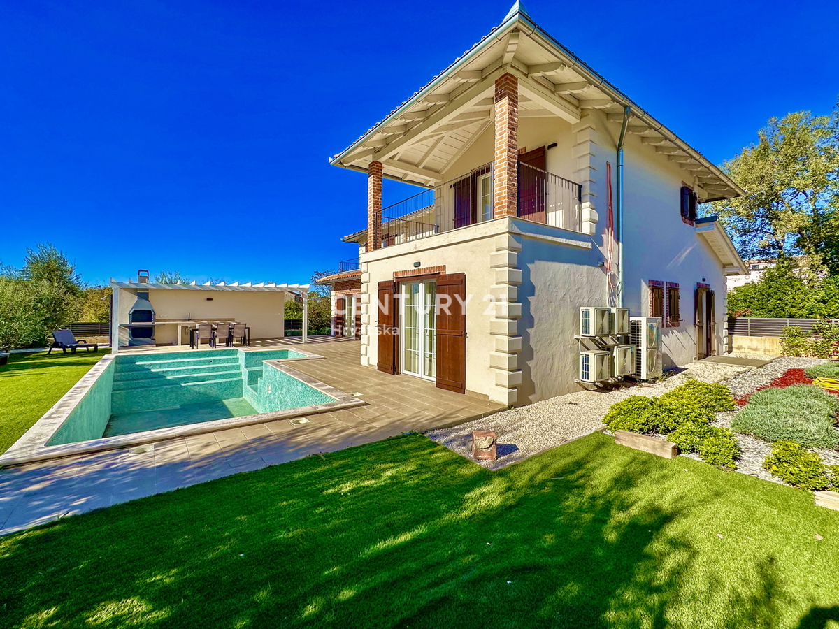 POREČ, DINTORNI, VILLA ECCELLENTE IN OTTIMA POSIZIONE