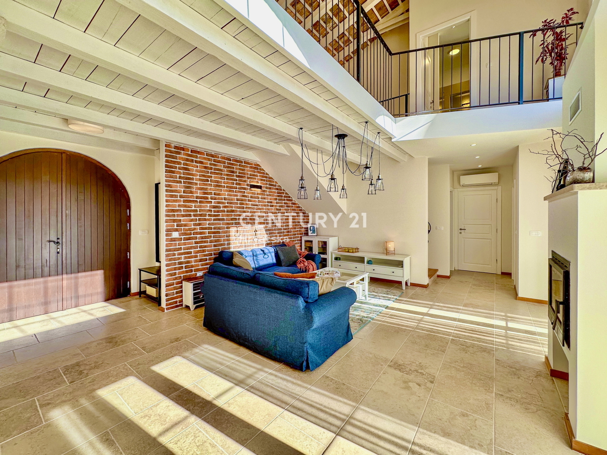 POREČ, DINTORNI, VILLA ECCELLENTE IN OTTIMA POSIZIONE