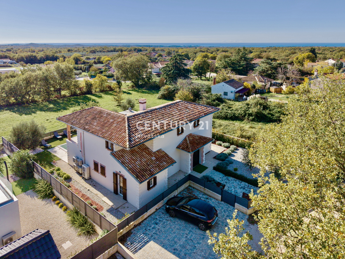 POREČ, DINTORNI, VILLA ECCELLENTE IN OTTIMA POSIZIONE