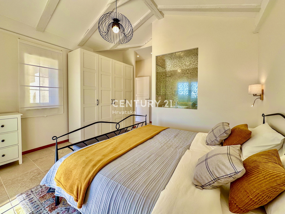 POREČ, DINTORNI, VILLA ECCELLENTE IN OTTIMA POSIZIONE