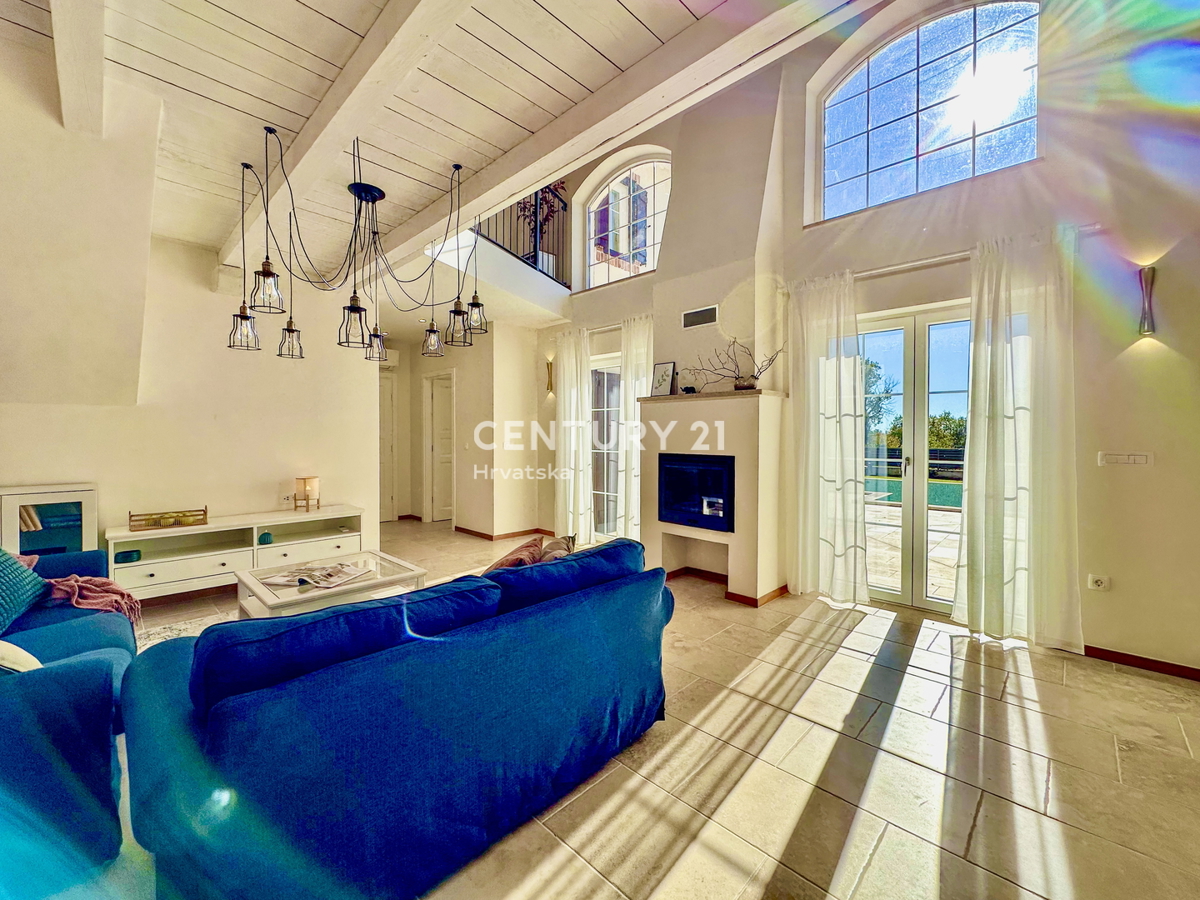 POREČ, DINTORNI, VILLA ECCELLENTE IN OTTIMA POSIZIONE