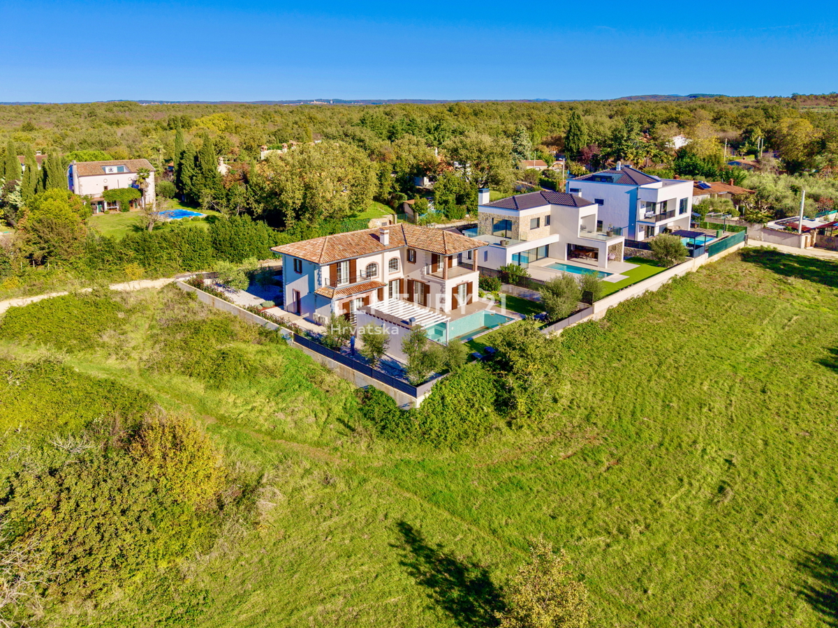 POREČ, DINTORNI, VILLA ECCELLENTE IN OTTIMA POSIZIONE