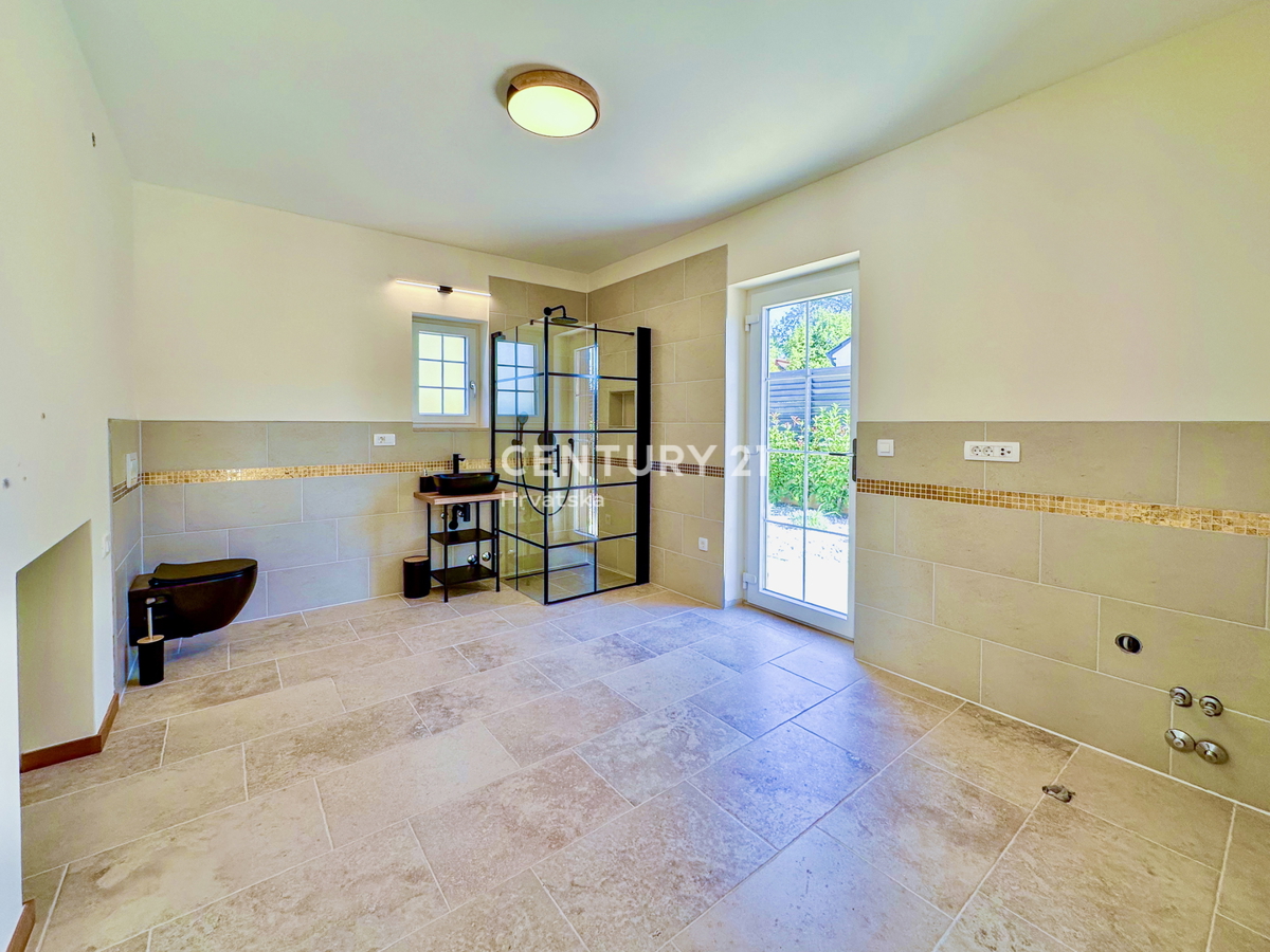 POREČ, DINTORNI, VILLA ECCELLENTE IN OTTIMA POSIZIONE